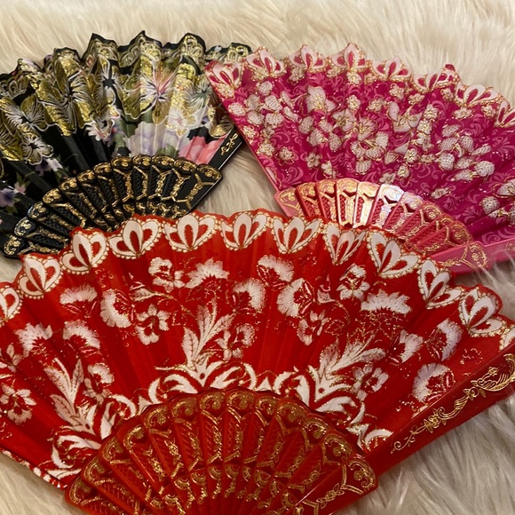 Accessories - 3 new hand fans
